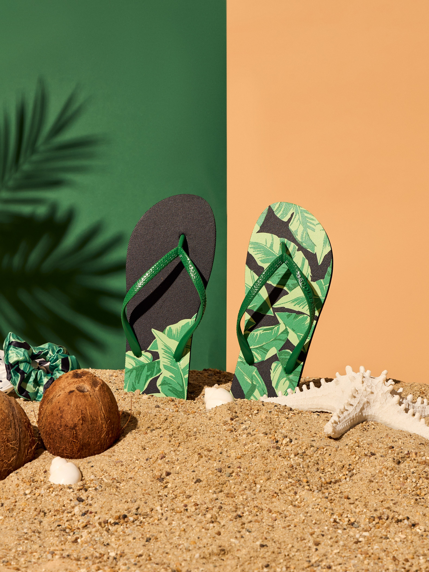 flip-flops-banana-leaves-fd/fdc602e767684a10bb405c91dec14ae5070ed38d