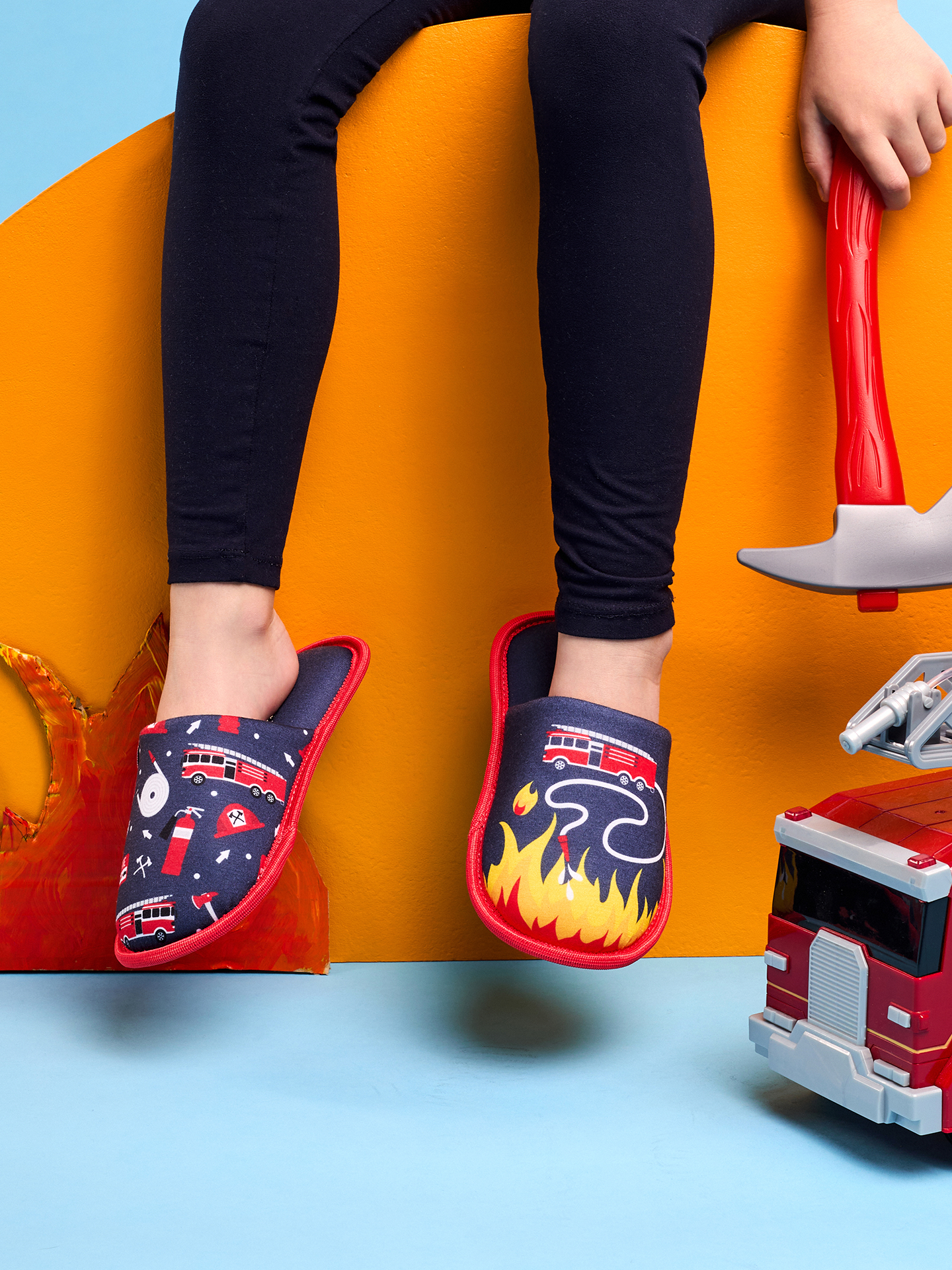 kids-slippers-firefighter-68/68375b4a8ddee53a7a110694245f8c254c62439e