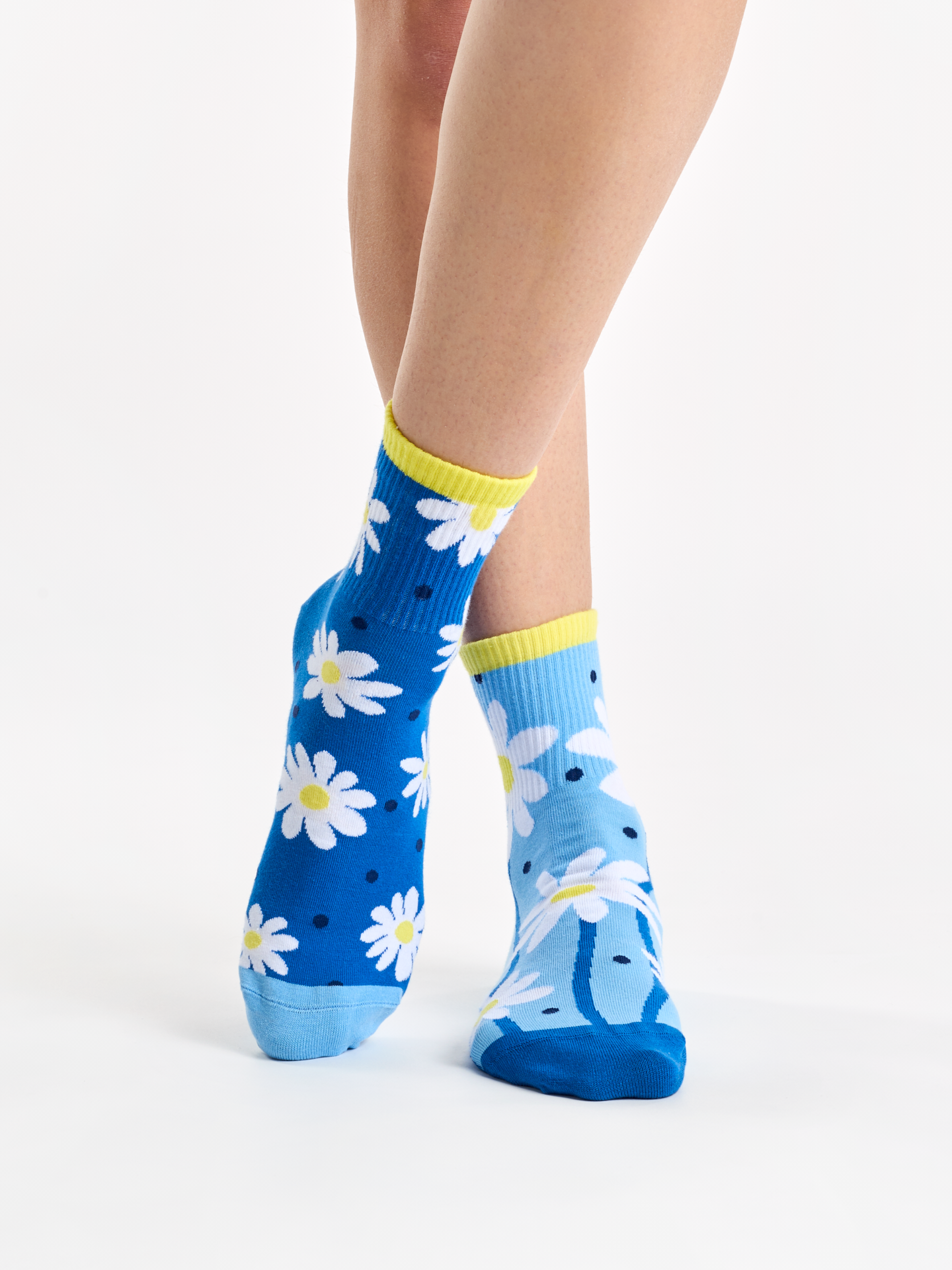 crew-socks-daisies-dots-7e/7e5f401da1601bf3a76e04e7654a1647f92c7703