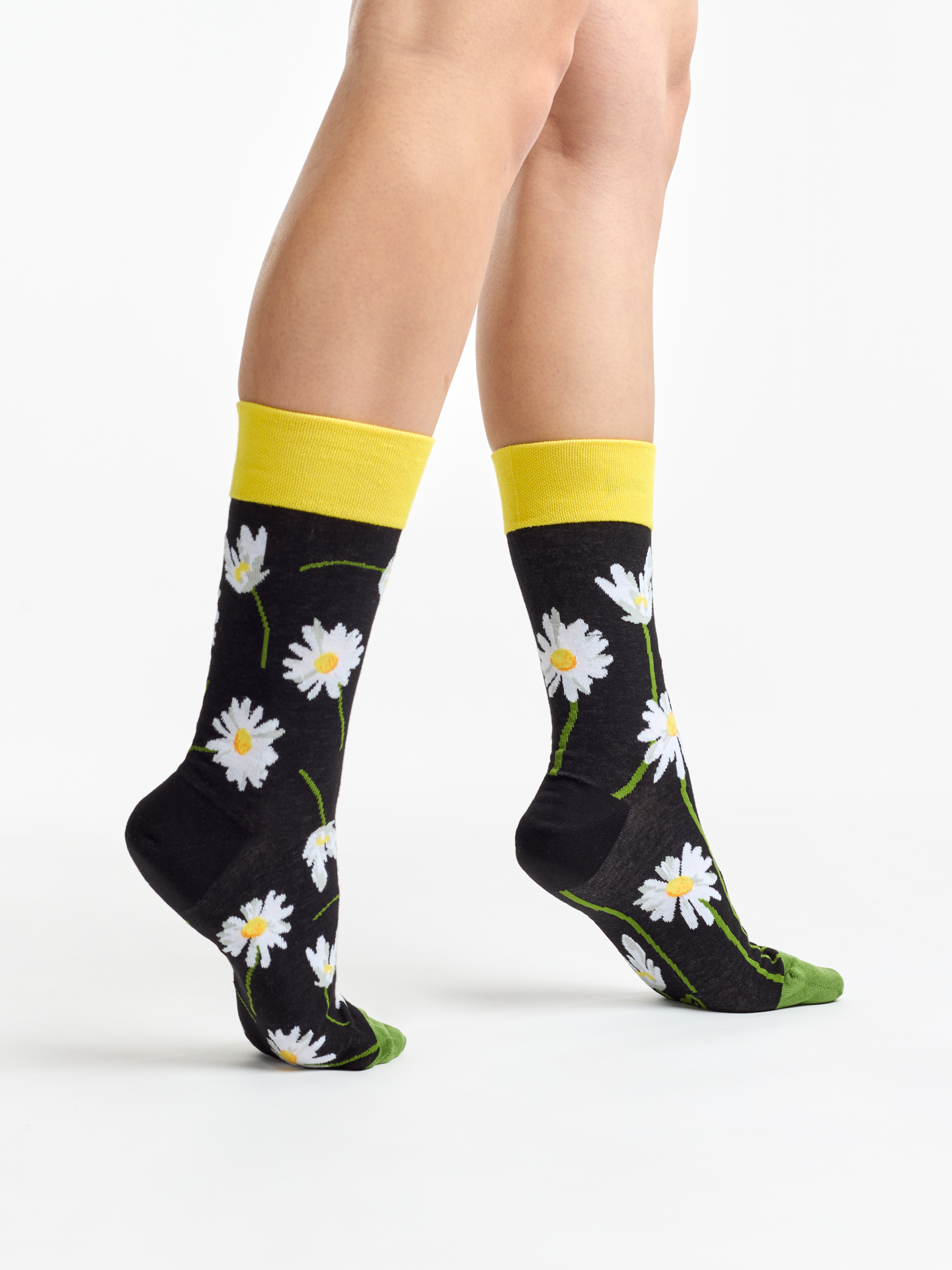 regular-socks-daisies-at-night-46/464ce2246450aac13abee5935d58a7bc015a139b