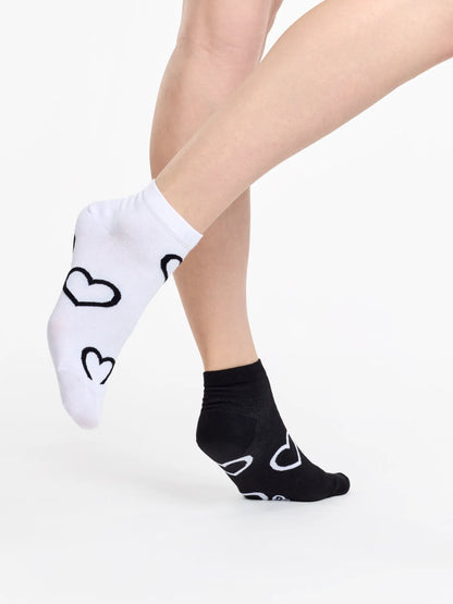 ankle-socks-black-white-hearts-75/75453fe3ffa9d007da95f70d7614c99e8f19bc95